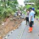 akses-jalan-terputus,-bupati-agam-tinjau-longsor-di-palembayan
