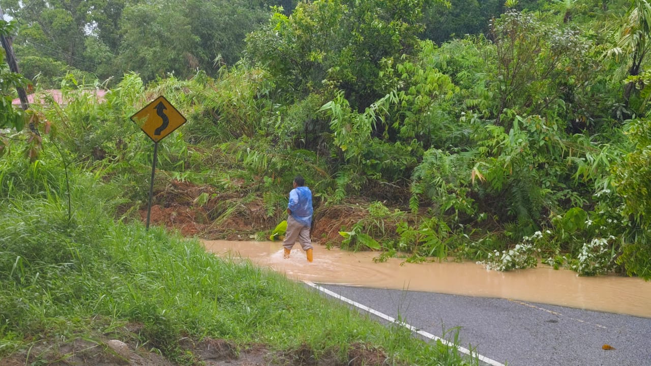update-longsor-hari-ini,-jalan-bukittinggi-medan-kembali-terputus