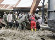 Tim Evakuasi Temukan Tiga Jenazah Korban Longsor Jembatan Kembar