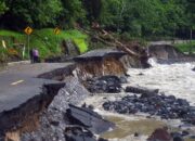 Banjir Padang Hancurkan Infrastruktur, Kerugian Capai Ratusan Miliar