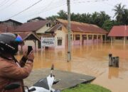 PLN Bangun Menara Darurat, Pulihkan Listrik Sumatera Pasca Banjir