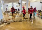 Semen Padang Gerak Cepat Bersihkan Masjid Terdampak Banjir
