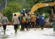Banjir Bandang Lumpuhkan Akses, Evakuasi Tanah Datar Tertunda