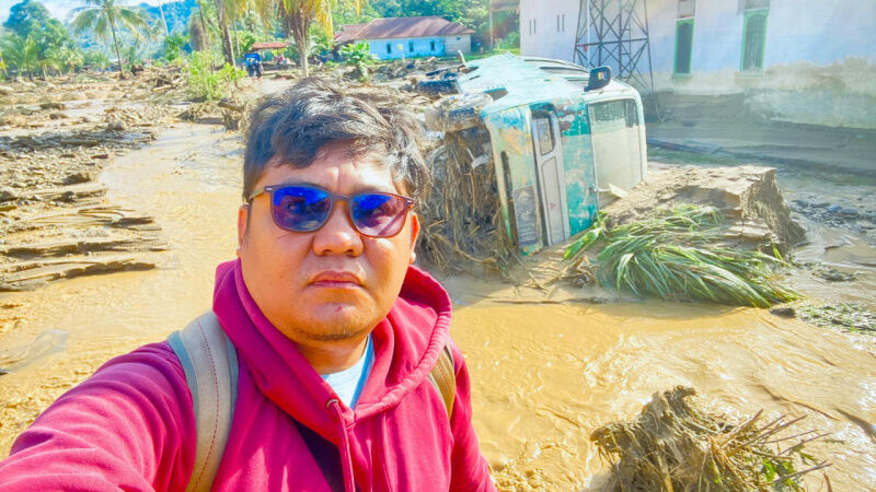 meski-jadi-korban,-jurnalis-di-padang-tetap-liput-banjir-untuk-publik