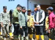 Wamendagri Pastikan Korban Banjir Padang Terima Bantuan dan Relokasi