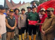 Gubernur Sumbar Serahkan Bantuan, Dampingi Korban Terdampak Bencana
