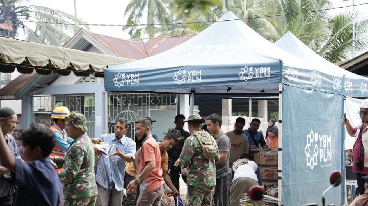pln-dan-kementerian-esdm-salurkan-bantuan-korban-banjir-di-bireuen