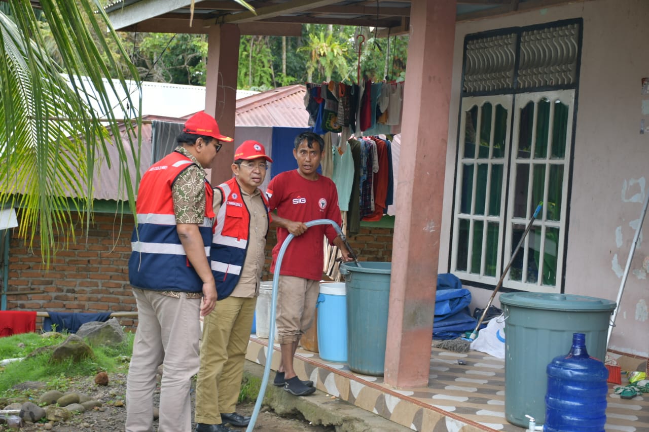 semen-padang-peduli-salurkan-air-bersih,-warga-salareh-aia-timur-sampaikan-rasa-syukur