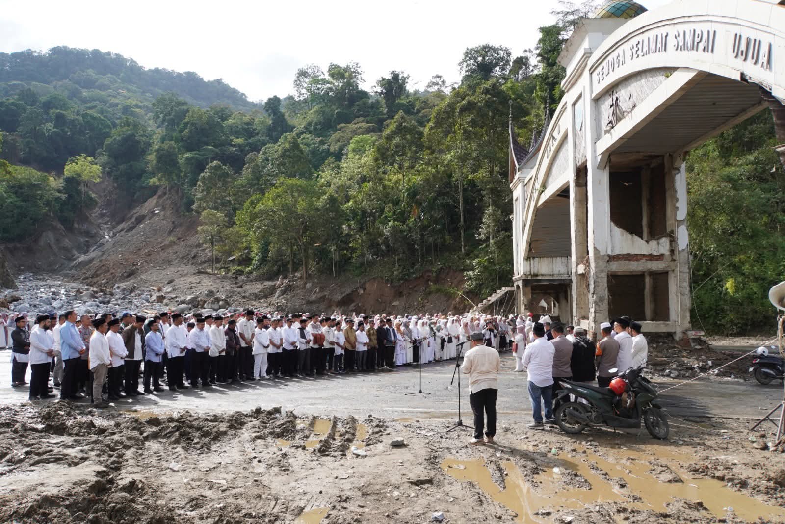 pemerintah-gelar-doa-bersama-di-jembatan-kembar-padang-panjang