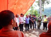Eka Putra Salurkan Bantuan, Imbau Masyarakat Waspadai Cuaca