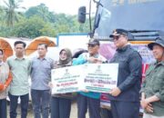 Dharmasraya Salurkan Rp100 Juta Bantu Korban Tanah Datar