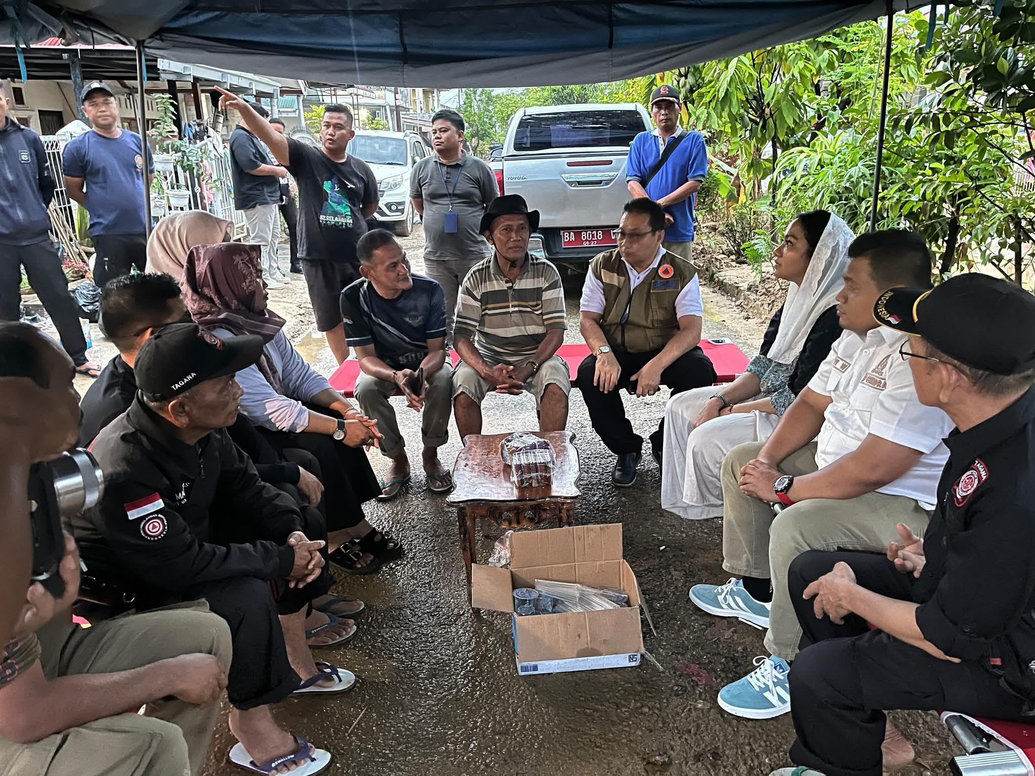 bupati-dharmasraya-apresiasi-relawan,-pacu-pemulihan-pasca-banjir-padang