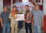 Dwi Soetjipto Ulurkan Tangan Bantu Korban Banjir Pauh