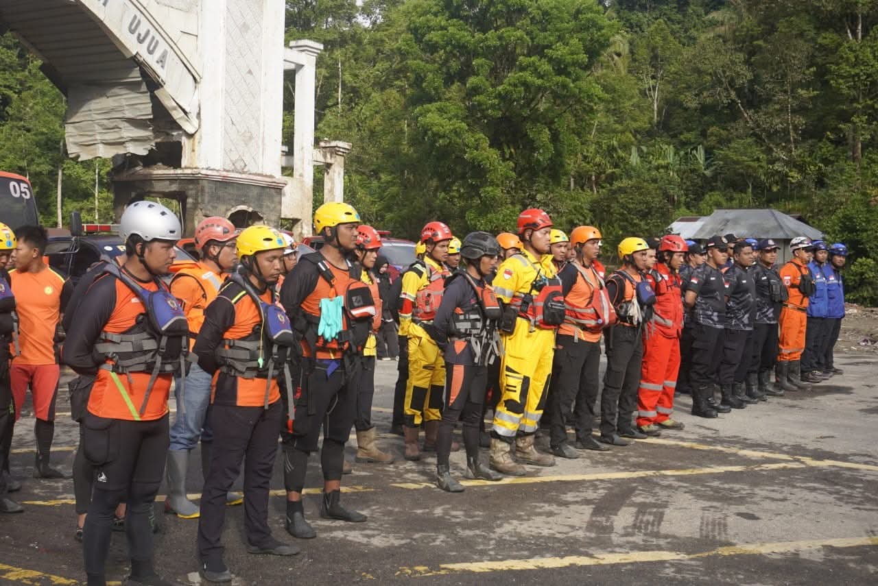 longsor-jembatan-kembar-padang-panjang,-33-orang-diperkirakan-masih-hilang