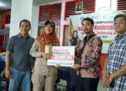 Keluarga Dwi Soetjipto Ulurkan Bantuan Korban Banjir Padang