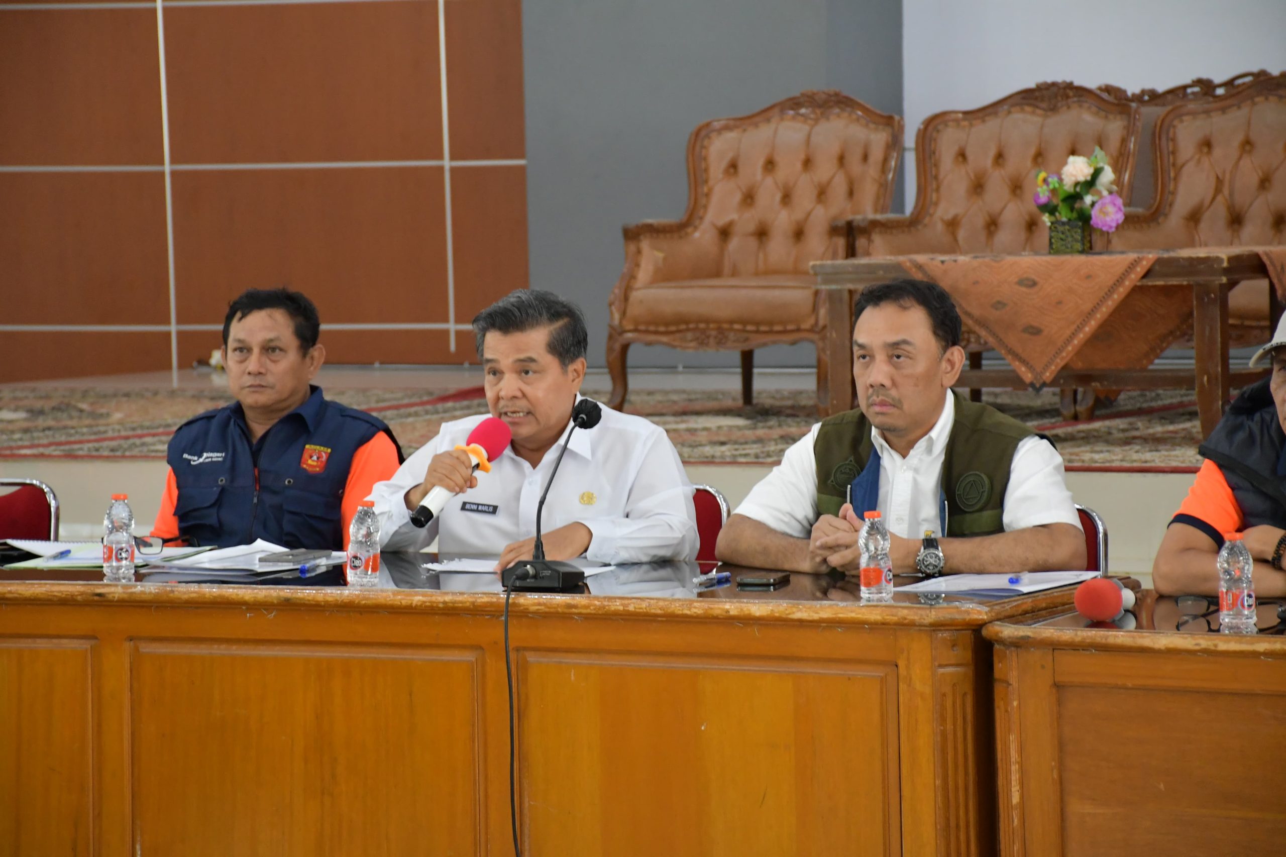 pemprov-sumbar-bahas-hunian-sementara-untuk-warga-terdampak-bencana,-agam-siapkan-lokasi