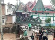 TNI Bangun Jembatan Darurat, Akses Solok Kembali Terbuka