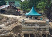 Update Bencana Sumbar: 242 Nyawa Melayang, Tim DVI Terus Lakukan Identifikasi