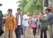Raffi Ahmad Hibur, Beri Semangat Korban Banjir Padang Pariaman