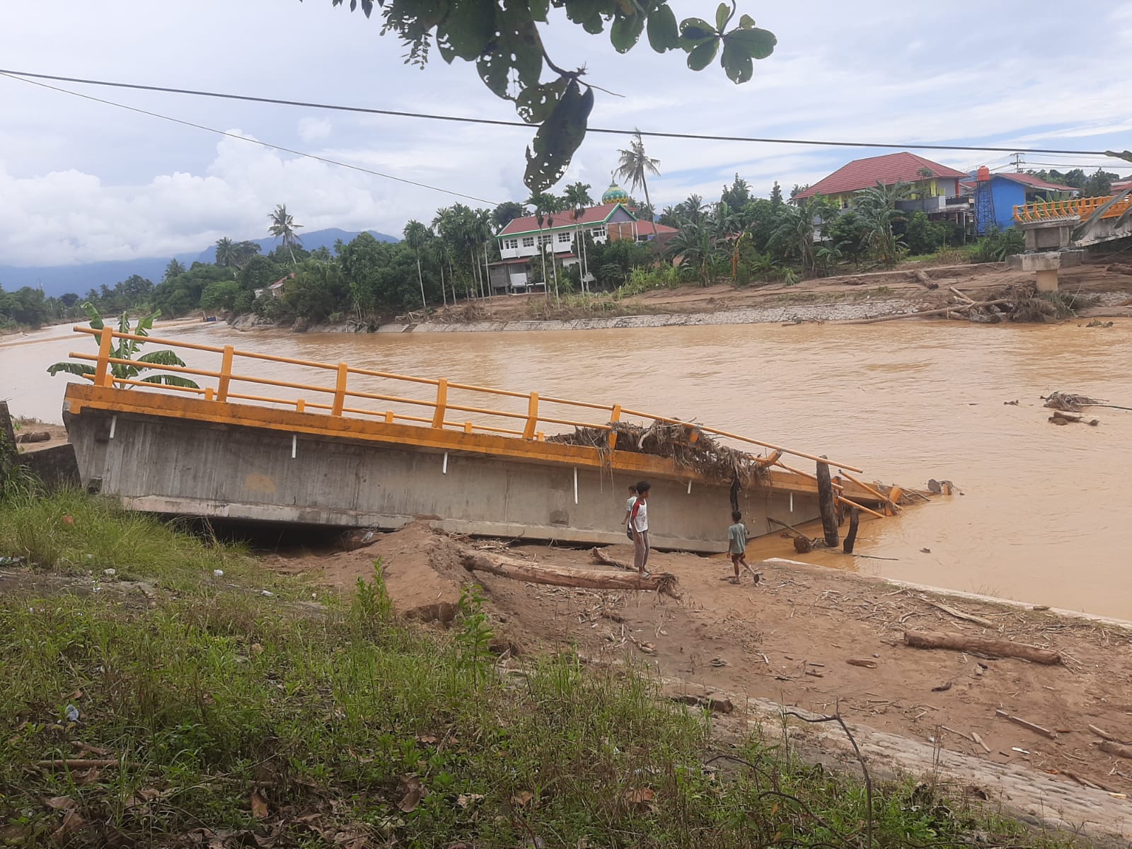 pemkab-padang-pariaman-siapkan-lahan-1,7-hektar-bangun-huntara-korban-bencana