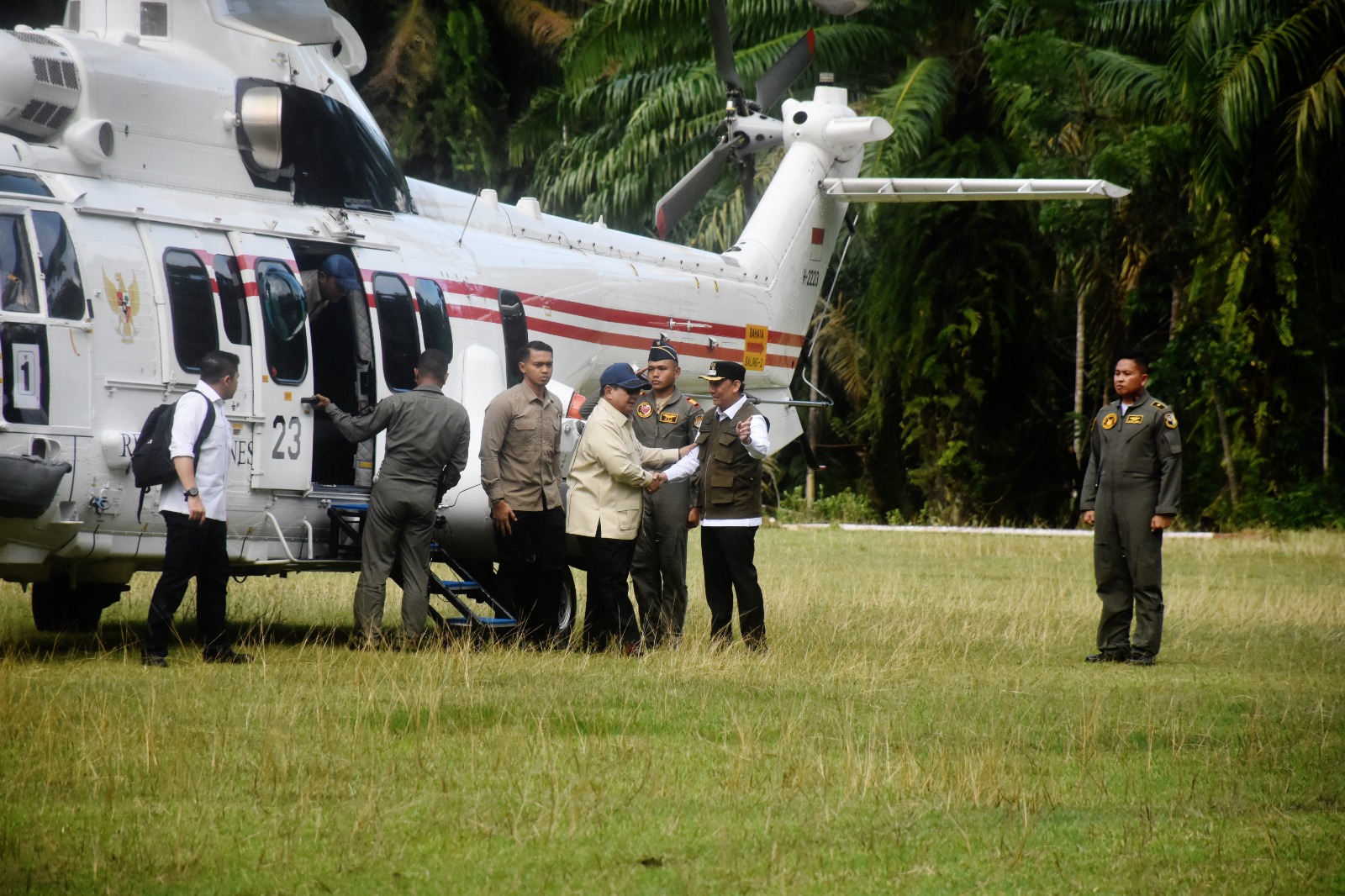 presiden-prabowo-kunjungi-agam,-wabup-muhammad-iqbal-sambut-langsung-di-palembayan