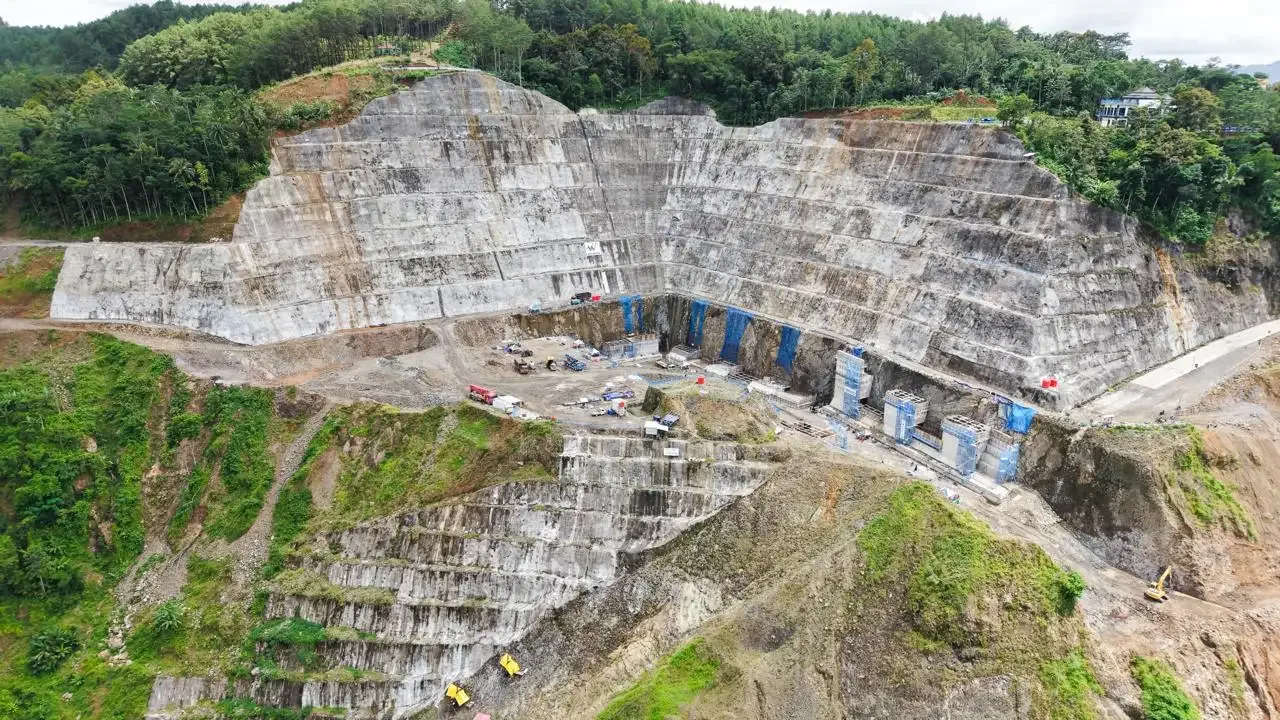 waskita-beton-precast-pastikan-kelancaran-konstruksi-bendungan-bener