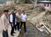 Tanggapi Cepat, Wabup Agam Serahkan Bantuan Korban Banjir Matur
