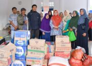 Salurkan Logistik, TP-PKK Agam Perhatikan Gizi Pengungsi