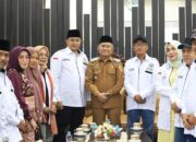 Keluarga Solok Salurkan Bantuan Korban Banjir Kota