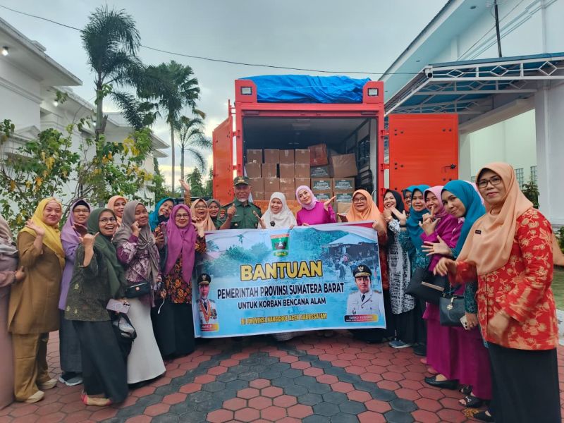 meski-terdampak-bencana,-sumbar-tetap-kirim-2,5-ton-rendang-untuk-korban-bencana-aceh-dan-sumut
