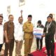 atlet-sumbar-sukses-di-sea-games-2025,-mahyeldi-beri-penghargaan