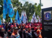 Buruh Tolak UMP-UMSK 2026, Aksi Besar Digelar!