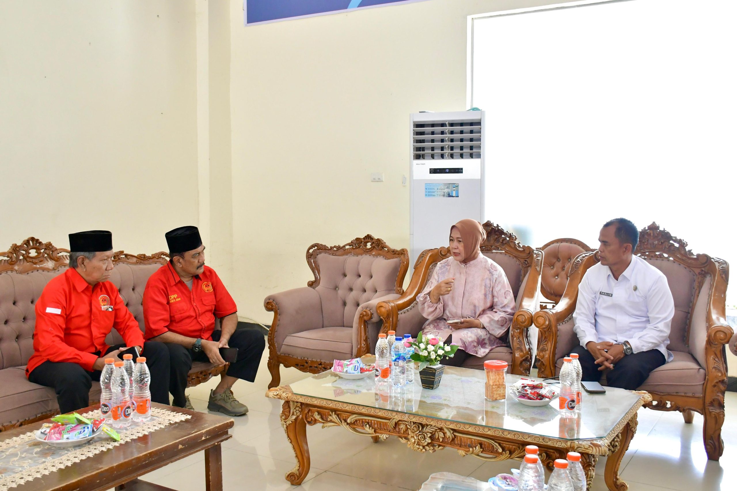 bakor-perantau-agam-jakarta-salurkan-donasi-33-unit-gerobak-untuk-warga-agam