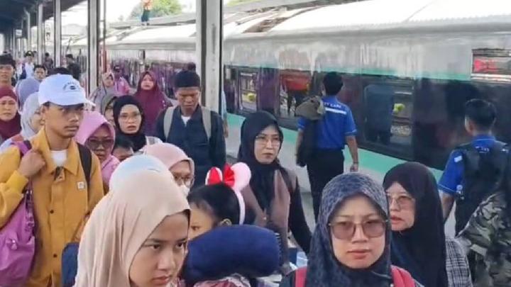 kai-cirebon-catat-lonjakan-penumpang-jelang-tahun-baru