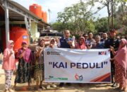 KAI Salurkan Bantuan, Pulihkan Dampak Banjir di Padang