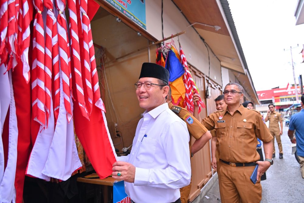 satu-pekan-pasar-penampungan-beroperasi,-wako-zulmaeta-pastikan-pedagang-mulai-bangkit