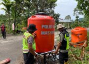 Polresta Bukittinggi Bantu Air Bersih Korban Galodo Malalak