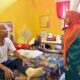 ketua-tp-pkk-agam-salurkan-bantuan-ke-tiga-rumah-singgah-korban-galodo-di-lubuk-basung