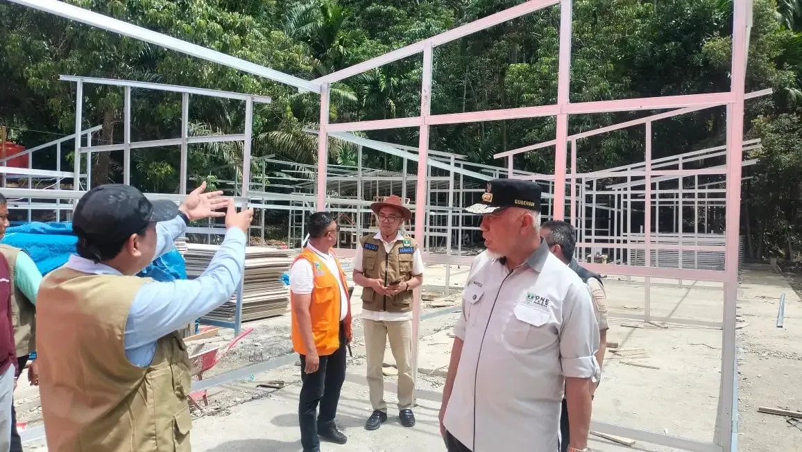 mahyeldi-tegaskan-huntara-harus-aman-dan-layak-bagi-warga-terdampak