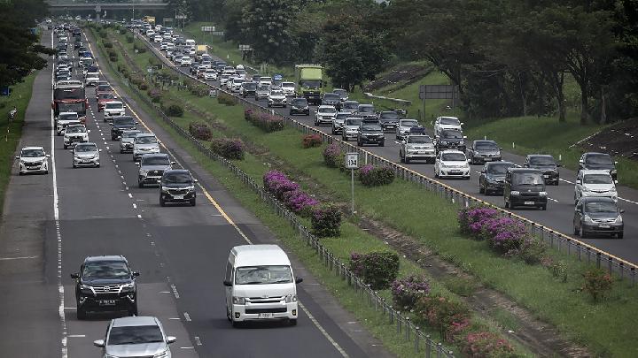 arus-lalu-lintas-di-jalan-tol-cipali-meningkat-20-persen