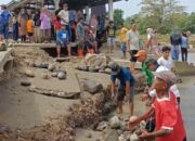 Warga, Bupati Padang Pariaman Gotong Royong Selamatkan Masjid