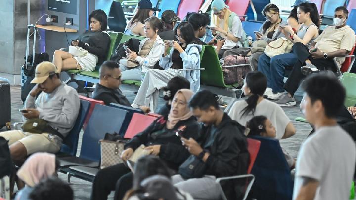 penumpang-domestik-pesawat-tujuan-bali-turun-pada-natal-2025