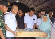 APTRINDO Bantu Korban Bayu dengan Kompor Gas