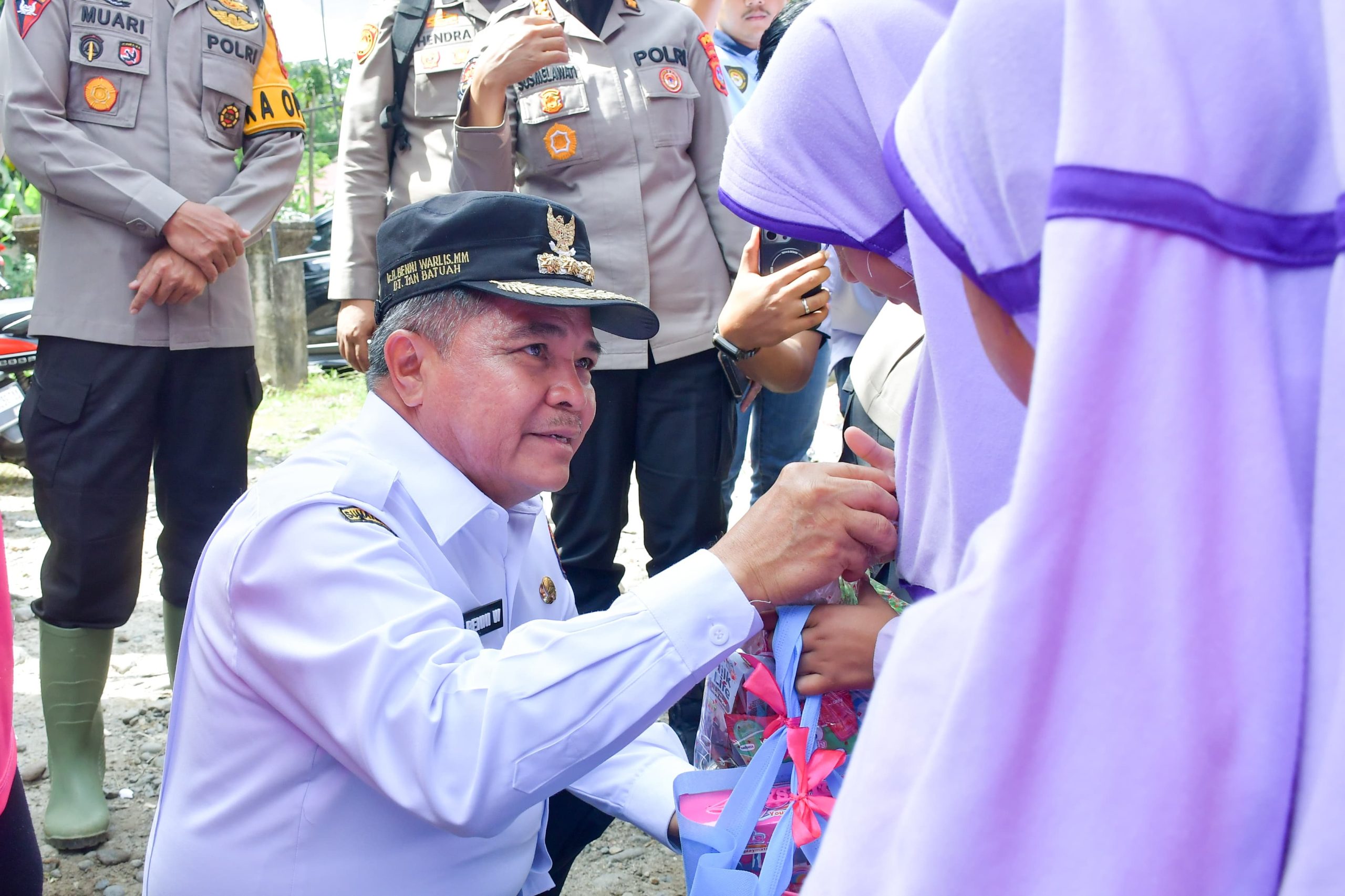 kepedulian-terus-mengalir-ke-palembayan,-yayasan-kemala-bhayangkari-gelar-trauma-healing,-bupati-agam-apresiasi