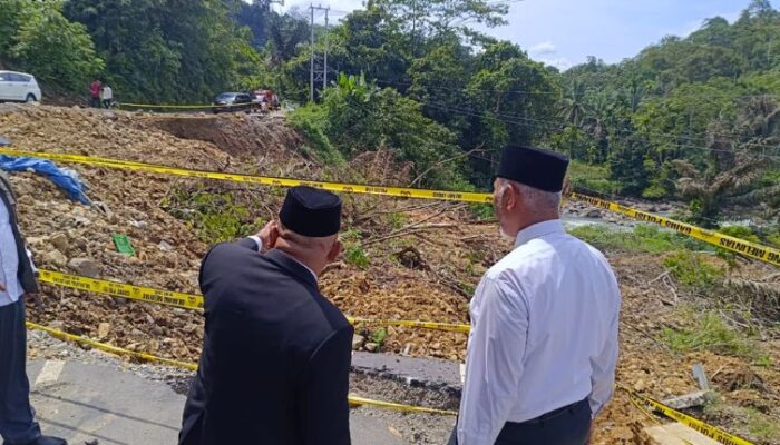 Jalan Rusak Parah, Pemprov Sumbar Alihkan Jalur Provinsi