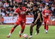 Semen Padang Jamu Persis Solo, Rebut Poin Krusial