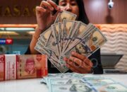 Rupiah Tertekan, Harga Emas Antam Kembali Terbang Tinggi