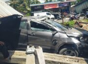 HR-V Hantam Teras Rumah di Pasaman Barat