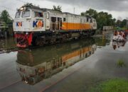 Banjir Pekalongan Lumpuhkan Rute, KAI Refund Tiket Penumpang