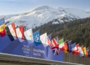 Telkomsel Dorong Daya Saing Industri di WEF Davos